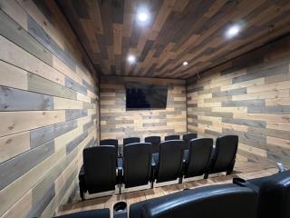 Escape to All Inn A Luxurious 6 King Bedroom Cabin with an indoor pool theater and game rooms - Sevierville - 3