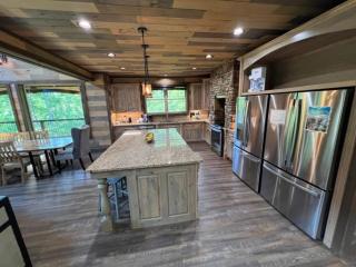 Escape to All Inn A Luxurious 6 King Bedroom Cabin with an indoor pool theater and game rooms - Sevierville - 1