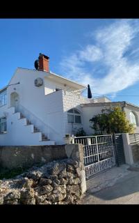 Apartment Remi, penthouse with balcony, free parking - Marina - 0