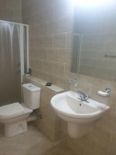 Two chalets the capacity for each one is 8 adults and 4 kids Lasirena palm khorshed with 3 bedroom's 2 bathrooms for families only please note that there is extra fees 250 LE per adults - Ain Suchna - 4