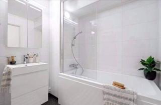 Miracle Tromso, cozy double bed private room in a shared apartment with Stunning Tromso Views - 5