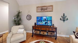 Cozy 5BR Escape: Games Room, Grill, Near Hiking - Marietta - 6