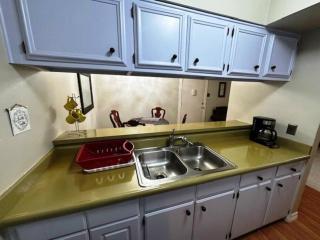 Las Sombras #302 Stylish condo, Pool, close to Airport, NE Hosp, Fort SH, Randall AFB - San Antonio - 7