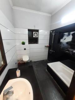 core2crust-3BHK Entire 1st Floor- Mall Road - 7