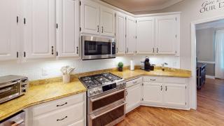 Cozy 5BR Escape: Games Room, Grill, Near Hiking - Marietta - 1