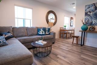 Pet friendly apartment steps to the beach - 2