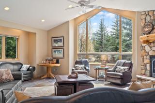 Beautiful 7BR Home Walk Everywhere - 5