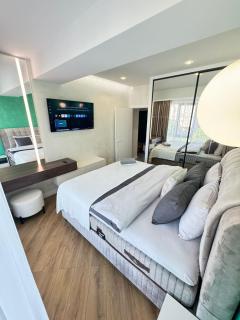Top Deluxe Apartment in the Center - Chişinău - 3