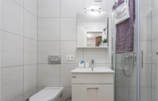 Cozy Apartment In Vantacici With Wifi - 9