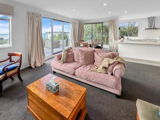 Murrays Gem l Modern 4bed Stunner l Sea View & Spa! - Auckland - 3