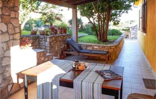 2 Bedroom Lovely Apartment In Mali Iz - 5