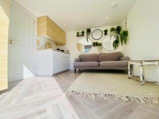 Garden Cabin with kitchenette - Brighton & Hove - 0