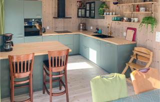 Beautiful Home In Risør With Kitchen - Risør - 6