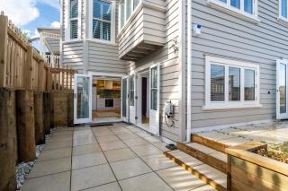 Stunning Self-contained Apartment - 1