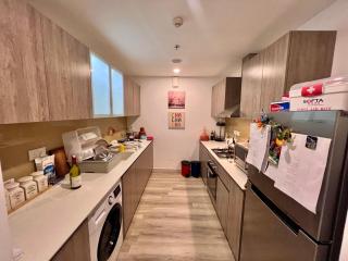 Fairway Velvet Vista 3 Bedroom Apartment with Pool and Gym - 2