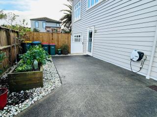 Stunning Self-contained Apartment - 5