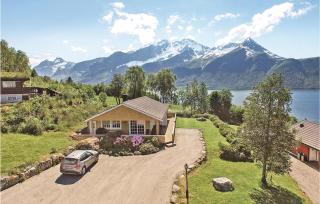 Nice Home In Hundeidvik With House Sea View - 0