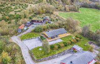 Nice Home In Hundeidvik With House Sea View - 1