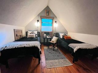 Treetop Cabin - Cedar Mountain - 8