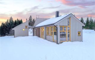 Amazing Home In Stamsund With Kitchen - Stamsund - 0