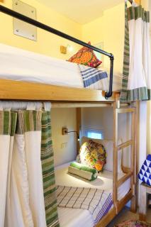 Flotsam and Jetsam Artist Beach Hostel - San Juan - 2