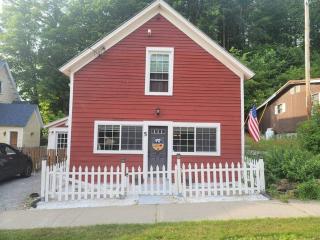 The Cozy Red cottage - 2
