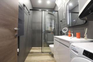 Vp & Lo 1 Residence - - 8