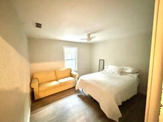 Completely renovated unit 3 - Tallahassee - 6
