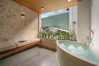 June House - Walk to Dragon Bridge - 9