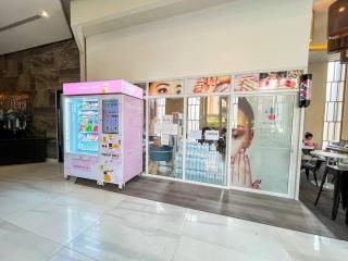 The Astra Luxury Condo in Town - 4