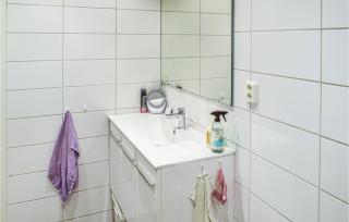 Beautiful Apartment In Årland With Wifi - - 5
