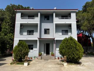 Canary Hotel - Golem - 9