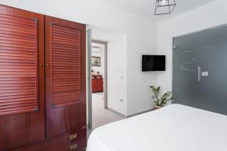 Independent House 51 - 5