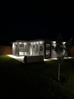 Whispering Waves Guest house, Brighton-8 mins, Guests 4, Near beachfront, Free parking WiFi and Kitchen - Peacehaven - 8
