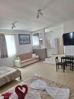 Casa inflorita camere - Eforie Nord - 5