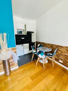 2- Cosy one bedroom apt 2-4p, located Place Nationale - Antibes - 4