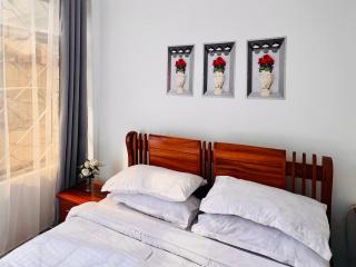 Private Apartmt Near Palm Village - 3