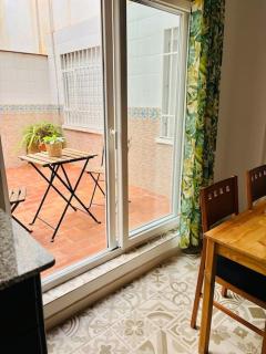 Céntrico piso con 2 camas de matrimonio y parking - 5