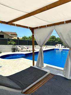 HelaMoni, New 5 Star 2 Person apartment with pool - Malinska - 0