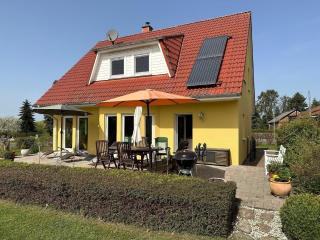 Individuell eingerichtetes, freistehendes Ferienhaus mit großem Garten in reizvoller uckermärckischer Ortschaft - Hardenbeck - 9