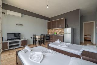 Denis Apartments - Sarandë - 1