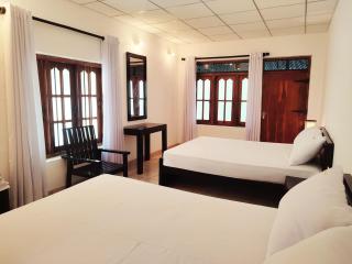 Lakmini Lodge Restaurant & Bar - 1