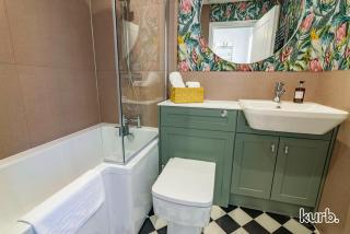 Fern Cottage - 5 bedroom House free Parking - 4