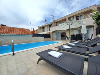 Ryanair's Family Villa with Pool Zadar - Zadar - 8