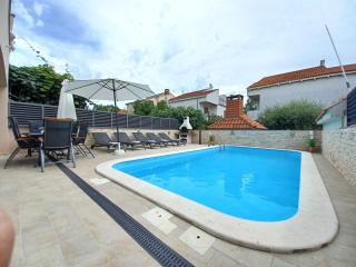 Ryanair's Family Villa with Pool Zadar - Zadar - 9