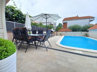 Ryanair's Family Villa with Pool Zadar - Zadar - 0