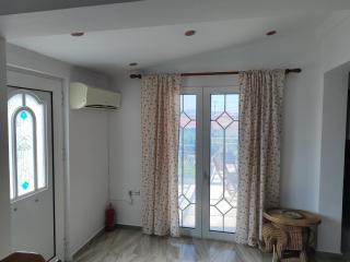 Holiday House with sea view in Skala Polichnitos - Skála - 4