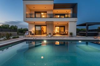 Modern 4BR Private Villa - Pool, Jacuzzi, Gaming Room - Bibinje - 9