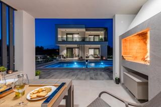 Modern 4BR Private Villa - Pool, Jacuzzi, Gaming Room - Bibinje - 7