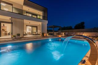 Modern 4BR Private Villa - Pool, Jacuzzi, Gaming Room - Bibinje - 3